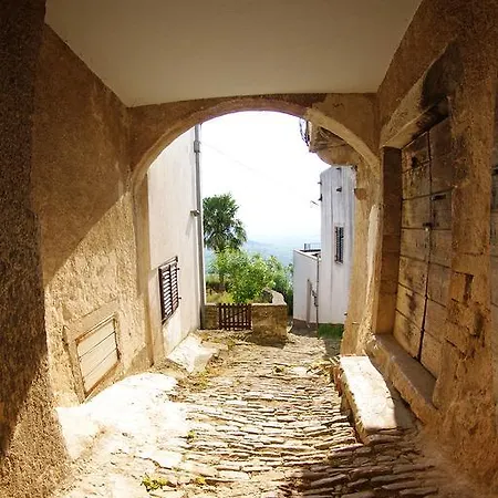 Marija Penzion Motovun